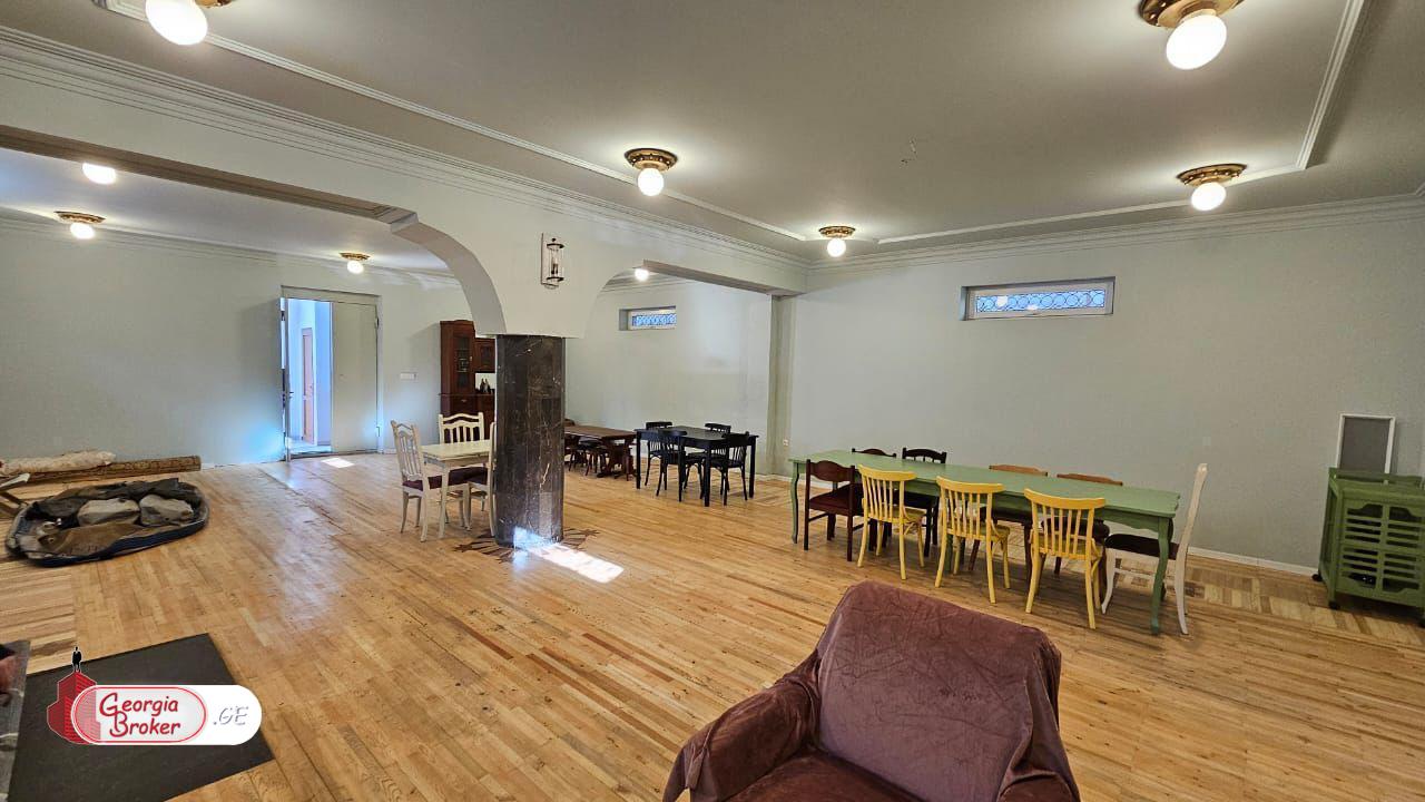 იყიდება ახალი გარემონტებული 9 ოთახიანი  აგარაკი არმაზში